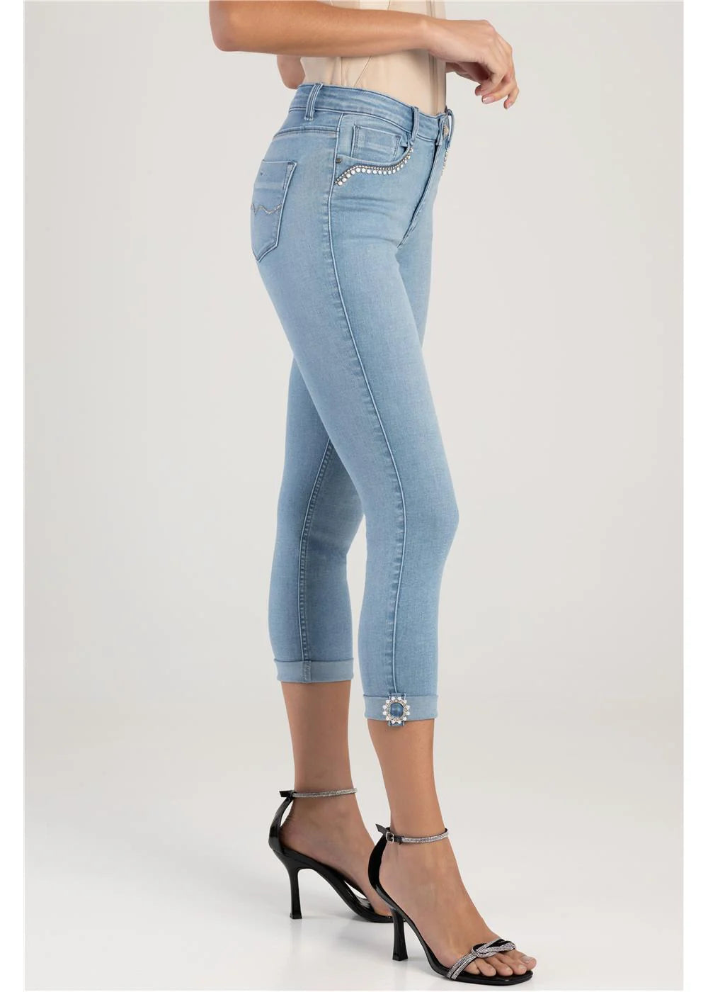 Mid Waist Capri With Pocket And Hem Detail Jeans - Light Wash